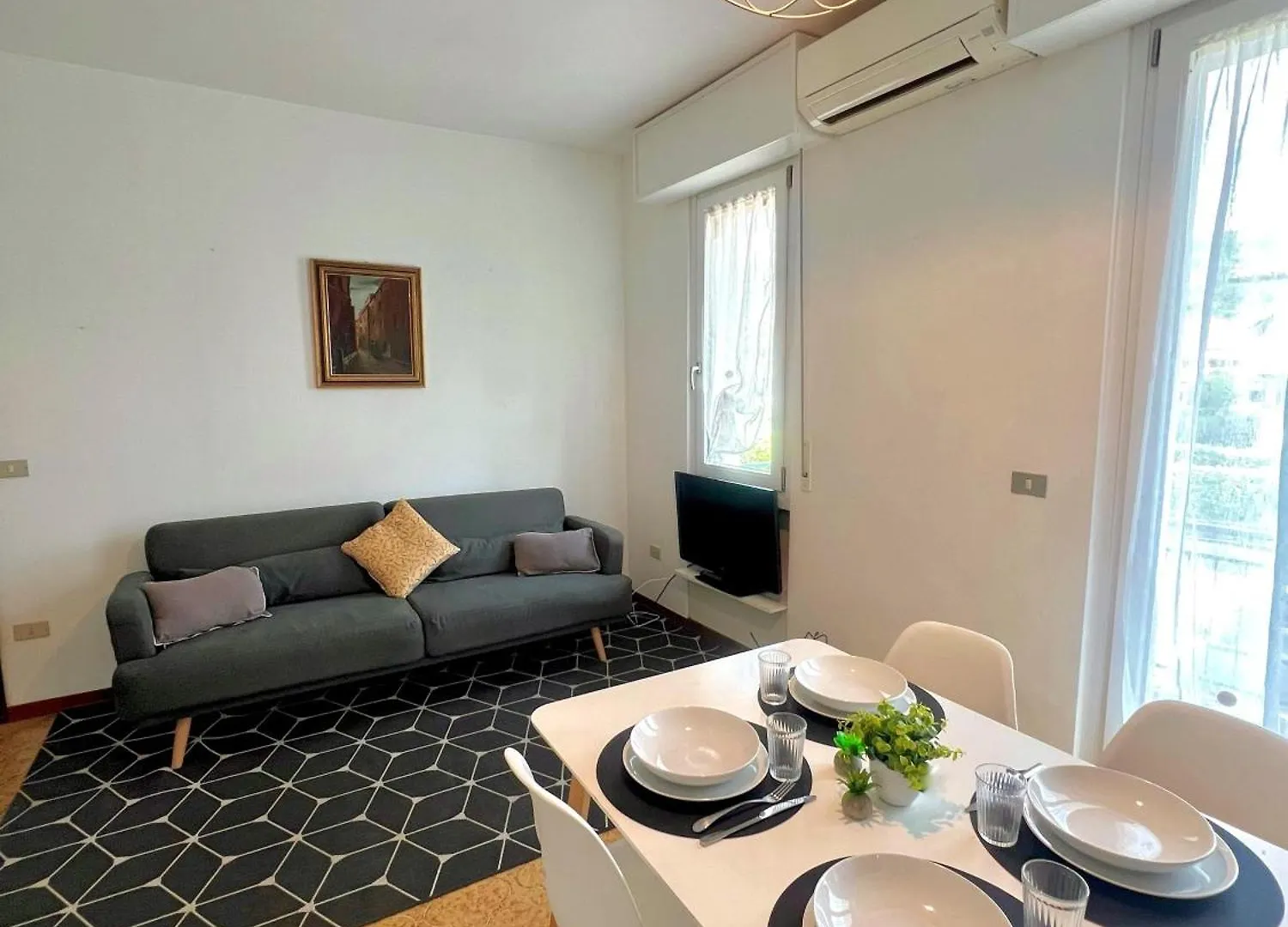 Welcome Traveller Laurence Garden Apartments